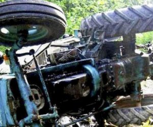 Yevlaxda traktor aşıb, ölən və yaralanan var