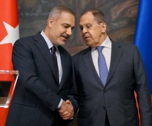 Türkiyə və Rusiya Ukrayna danışıqlarını müzakirə edib