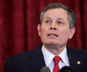 Президент принял члена комитета по иностранным делам Сената США
