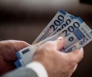 Bakıda orta aylıq əməkhaqqı 1350 manatı ötüb