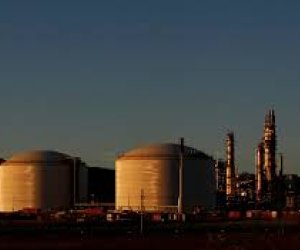 Gunvor, SOCAR neck and neck to buy refiner Italiana Petroli, sources say