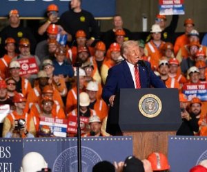 Трамп снова поднимает пошлины