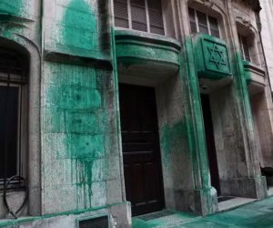 В Париже осквернили мемориал Холокоста и синагоги