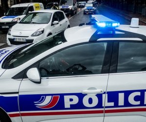Во Франции водитель автомобиля въехал в толпу футбольных фанатов