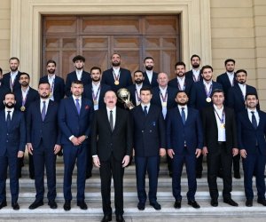 Президент Ильхам Алиев принял членов сборной Азербайджана по мини-футболу
