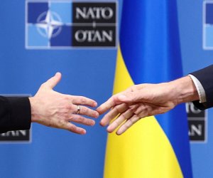 Украину пригласили на саммит НАТО
