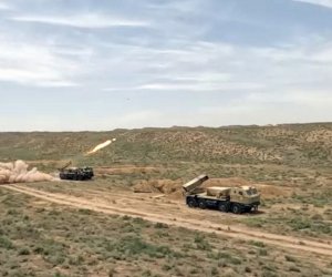 Azərbaycan Ordusu atəşli reaktiv sistemlərdən döyüş atışları icra edib