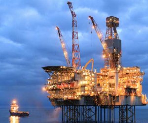 Azərbaycanda 10 günəş və külək enerji stansiyaları tikiləcək