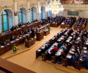 KİV: Müxalifət Çexiya hökumətinin istefasını tələb edib