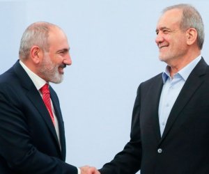 Paşinyanla Pezeşkian arasında telefon danışığı olib