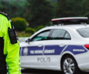 Дорожная полиция Азербайджана предупредила водителей об опасностях в дождливую погоду