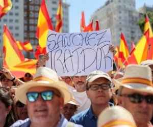İspaniyada on minlərlə insan hökumətə etiraz edib