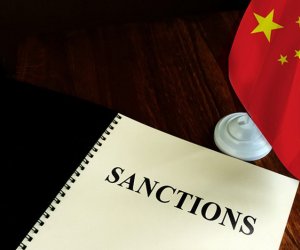 Евросоюз готовит санкции против китайских банков