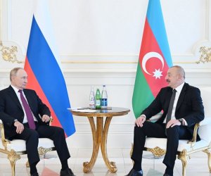 Президент Азербайджана поздравил Владимира Путина