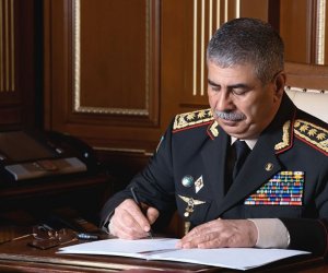 Azərbaycan müdafiə naziri başsağlığı verib