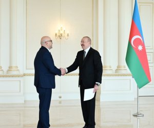 Ильхам Алиев принял верительные грамоты новоназначенного посла Палестины