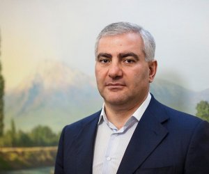 Karapetyan həbs edildi: Məhkəmə binası önündə gərginlik - Video