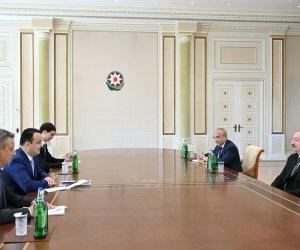 Prezident Özbəkistanın investisiya, sənaye və ticarət nazirini qəbul edib