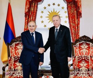 Ərdoğanla Paşinyan arasında görüş başlayıb