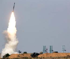 N12: Из Ирана по Израилю в два залпа выпустили 35 ракет
