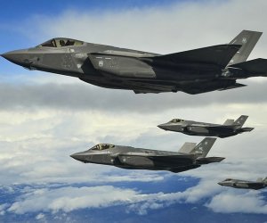 ЦАХАЛ: Истребители сбросили 30 боеприпасов на цели в Тегеране и на западе Ирана