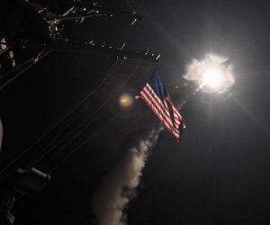 СМИ: На военной базе США в Сирии объявили тревогу