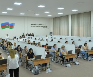 Руководители СМИ понаблюдали за экзаменом для учителей