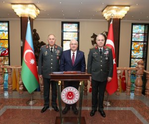 Керим Велиев встретился в Анкаре с министром национальной обороны Турции