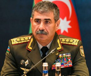 Министр обороны Азербайджана выразил соболезнования пакистанской стороне