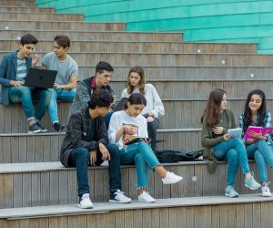 Universitetlərdə rus dilində tədrisin dayandırılması xəbəri saxtadır- FOTO