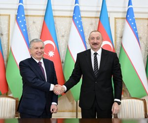 Президент Ильхам Алиев поделился публикацией о встрече с узбекским коллегой
