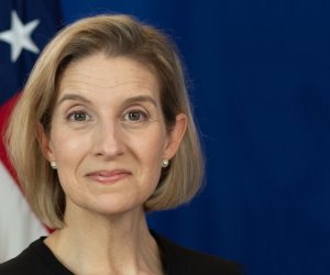 Emi Karlon gələn həftə Bakıya gələcək