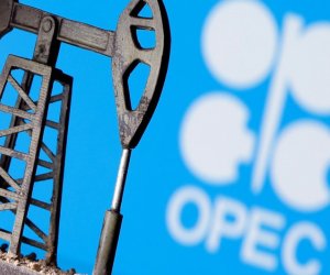 Восемь стран ОПЕК+ обсудят план по добыче нефти на август