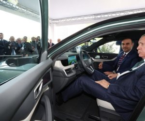 Ərdoğan "TOGG"un yeni modeli ilə test sürüşü edib
