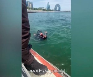 Dənizdə batma təhlükəsində olan şəxs xilas edilib - Video