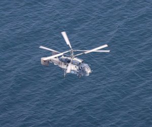 Estoniyada helikopter dənizə düşüb