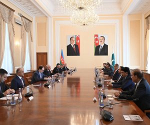 Əli Əsədov Pakistan Milli Assambleyasının sədri ilə görüşüb