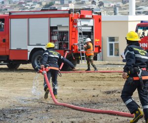Сильный пожар в Баку - Oбновлено