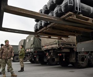 США возобновили поставку Украине оружия и военной техники после паузы