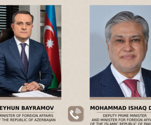 Ceyhun Bayramov və İshaq Dar arasında telefon danışığı baş tutub