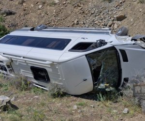 Ağdam-Füzuli yolunda mikroavtobus aşıb, 20 nəfər xəsarət alıb