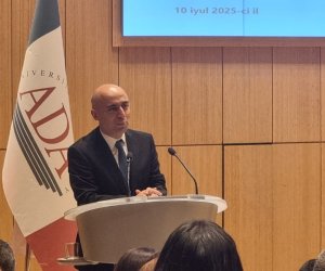 Sentyabrdan 45% müəllim min manatdan çox maaş alacaq- Emin Əmrullayev