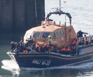 Britaniyaya bir gündə 573 miqrant qanunsuz daxil olub