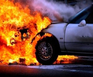 В Баку загорелся BMW
