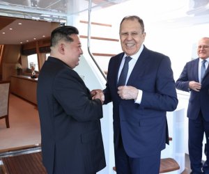 Kim Çen In Lavrovu qəbul edib