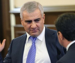 В Армении ищут способ продлить арест Карапетяна