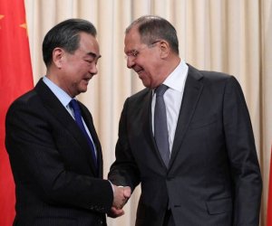 Главы МИД РФ и КНР обсудили в Пекине украинский кризис