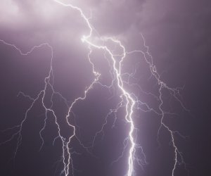 Rusiyada çimərlikdə 3 nəfəri ildırım vurub öldürüb, 4 nəfər yaralanıb