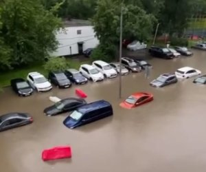 Ливень затопил улицы Москвы, затруднено движение транспорта