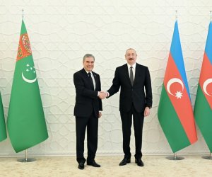 Бердымухамедов: Поздравляю Азербайджан с успешным проведением саммита ОЭС в Ханкенди